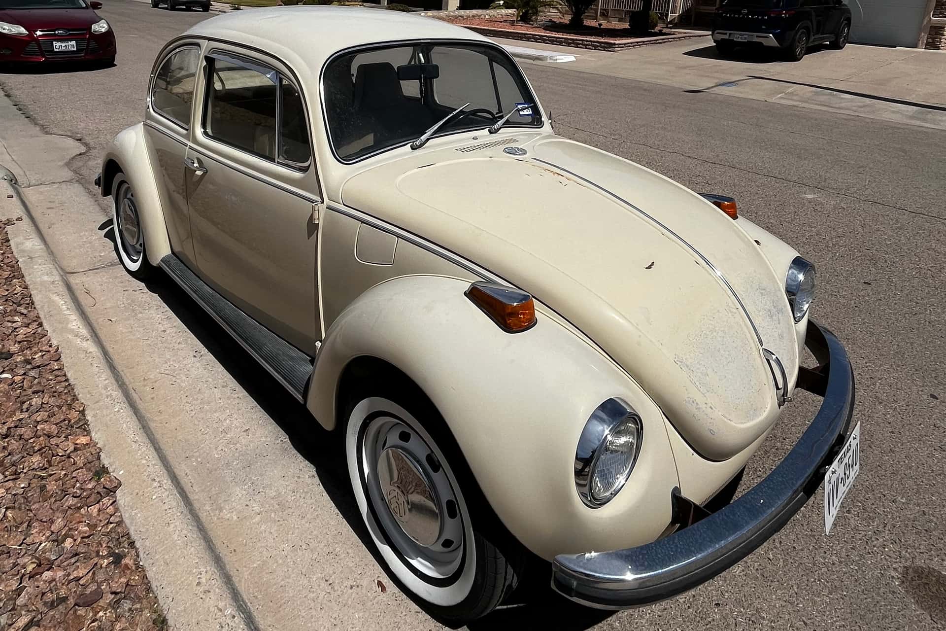 1971 Volkswagen Super Beetle sold for $4,900