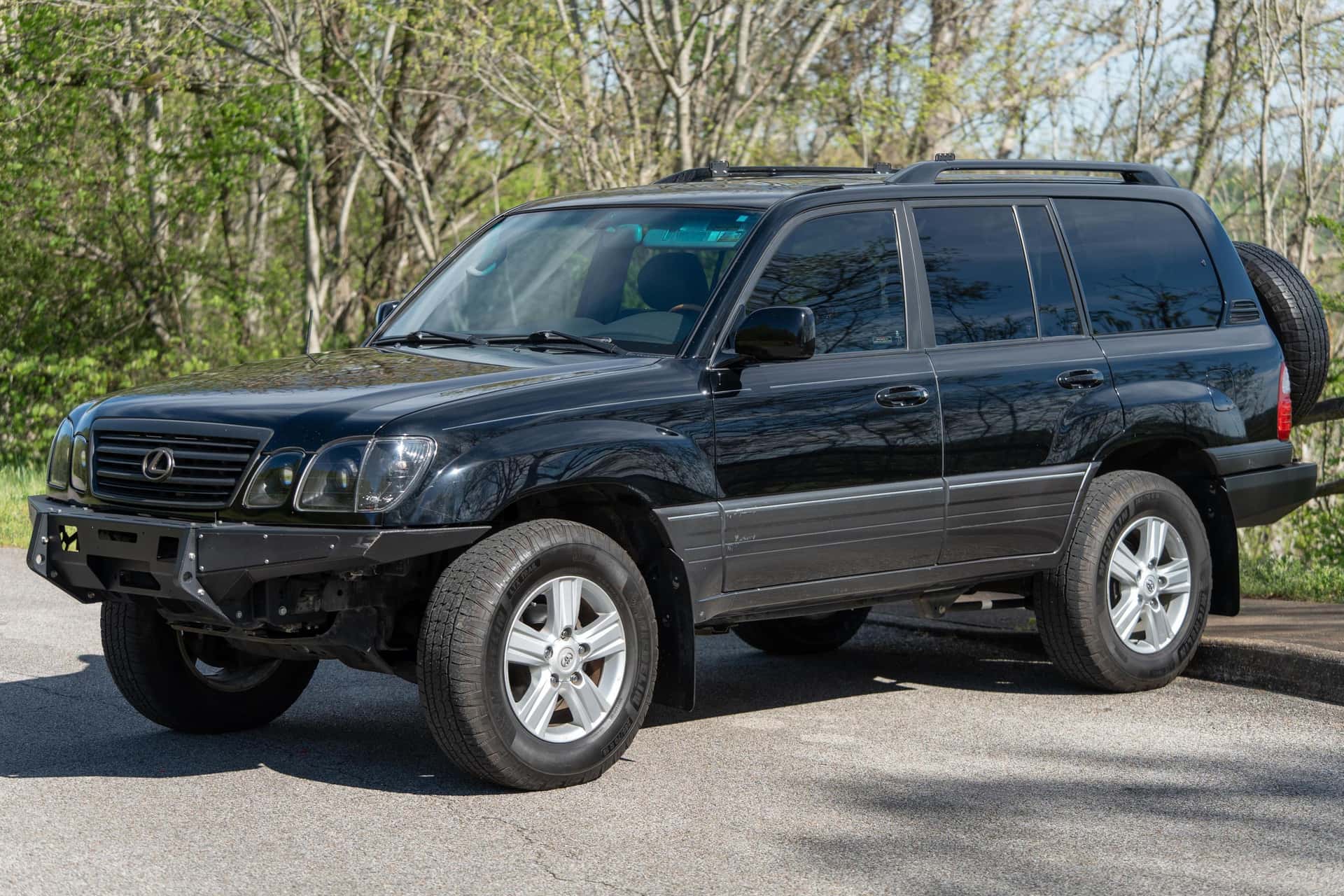 2004 Lexus LX sold for $18,500