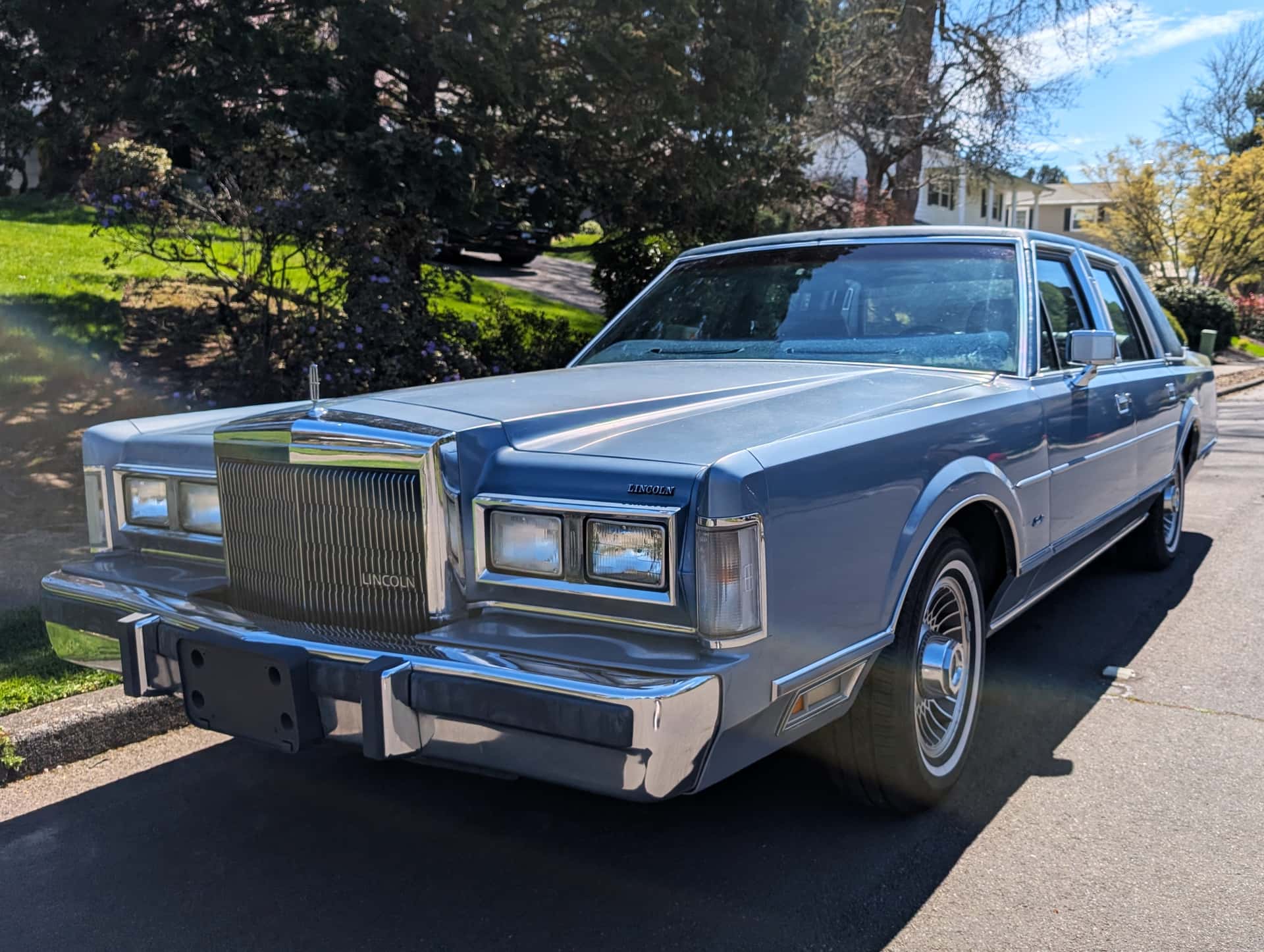 1988 Lincoln Town Car sold for $2,700