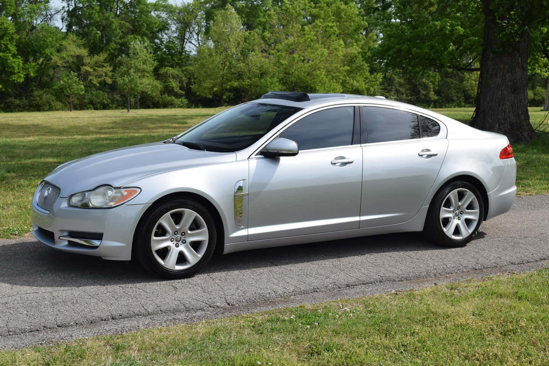 2010 Jaguar XF sold for $7,300