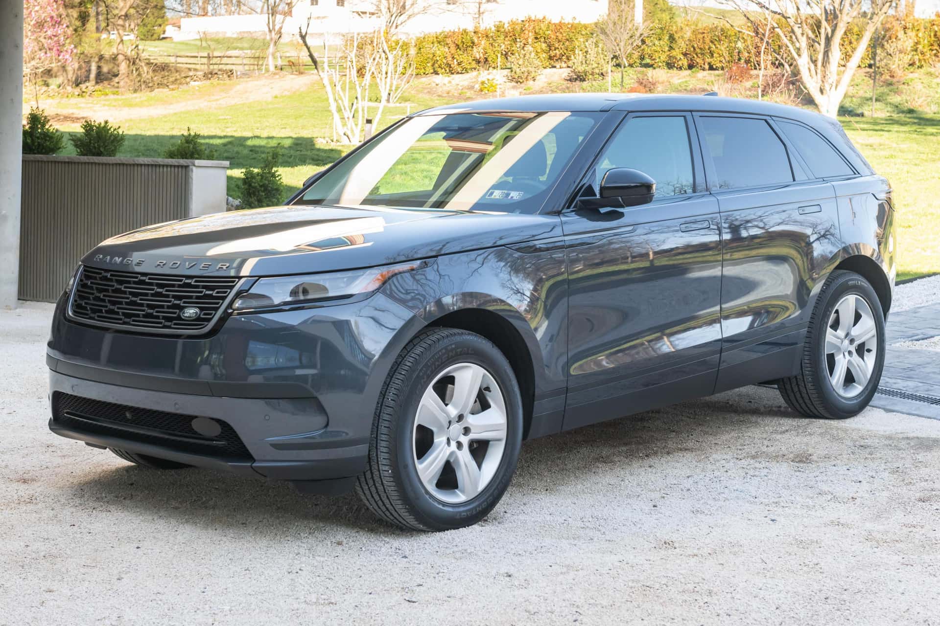 2025 Land Rover Range Rover Velar sold for $47,000