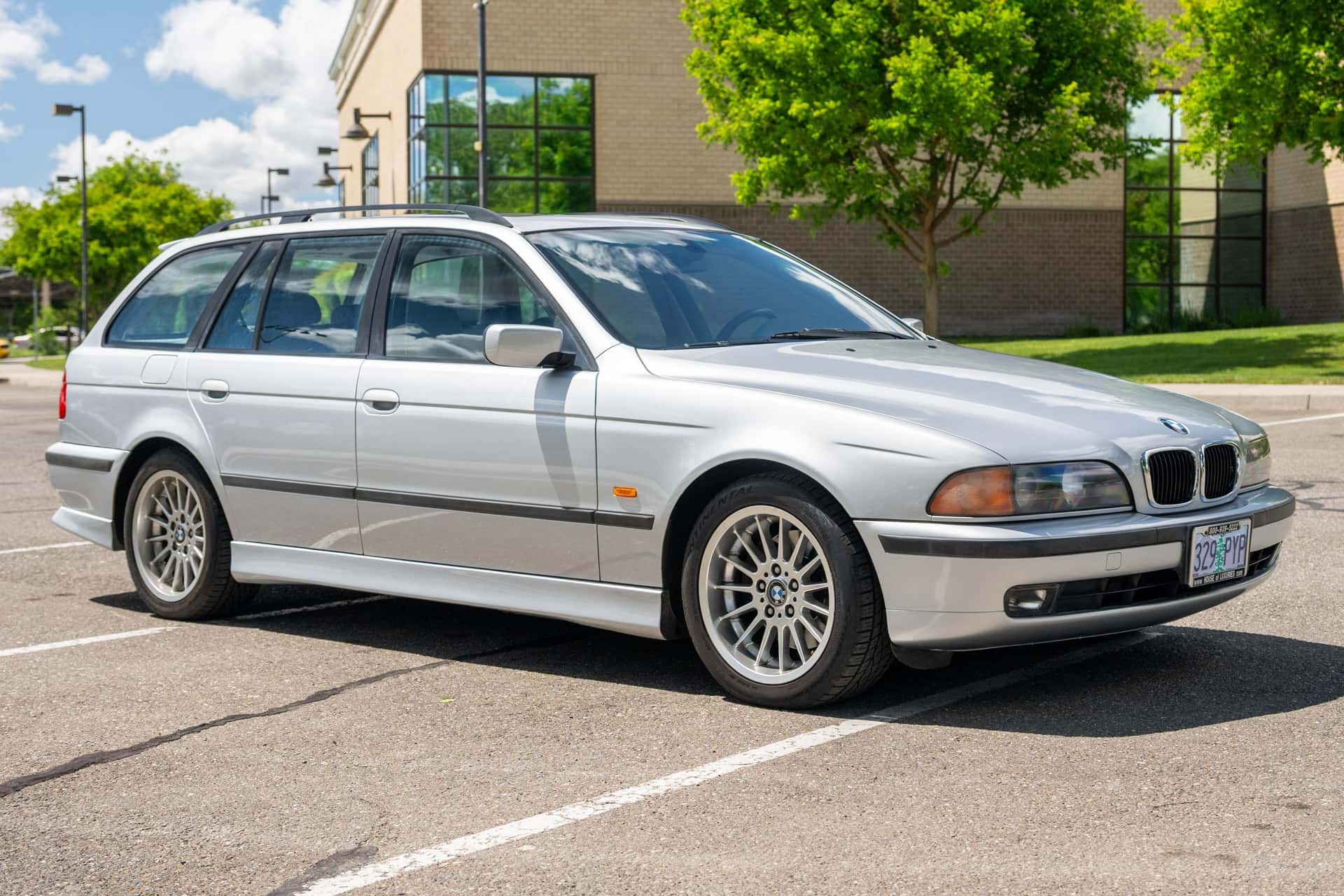 2000 BMW 5 Series sold for $8,600