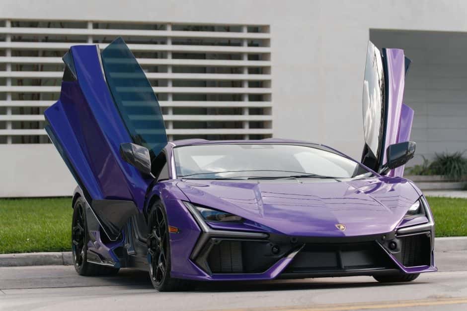 2024 Lamborghini Revuelto sold for $635,000