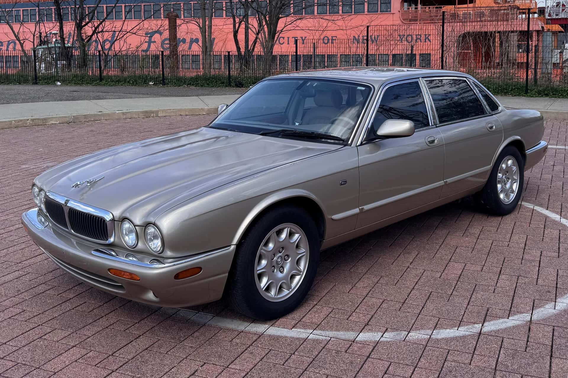 2000 Jaguar XJ8 sold for $4,200