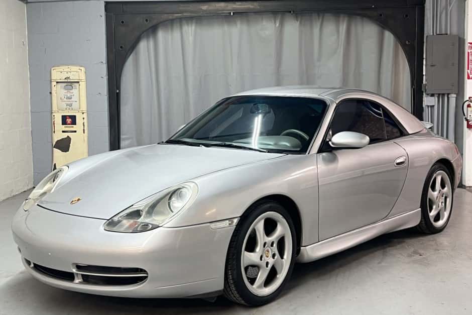 2001 Porsche 996 911 Carrera sold for $15,750