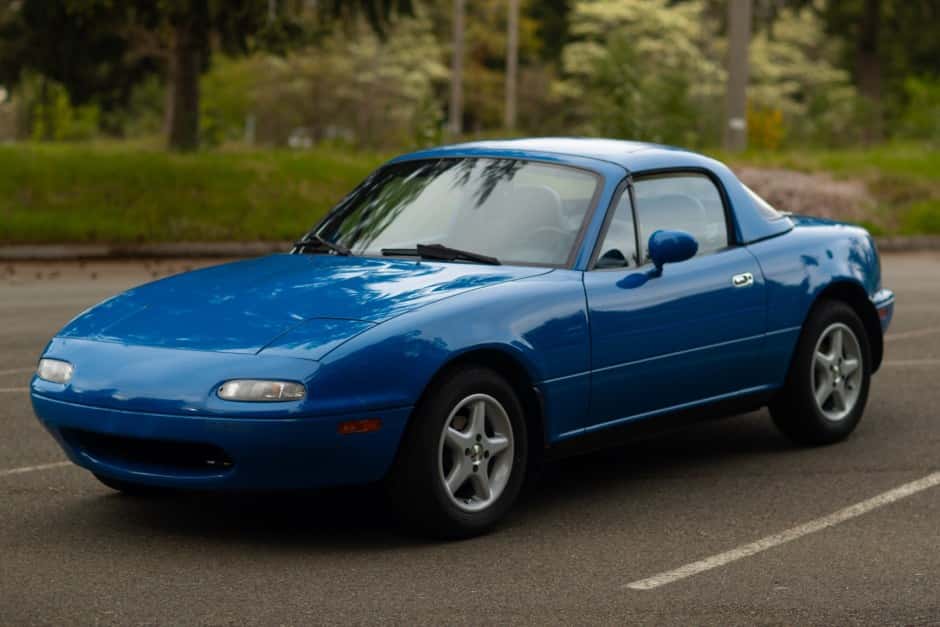 1992 Mazda NA MX-5 Miata sold for $12,242