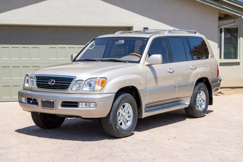 2001 Lexus LX470 sold for $28,250