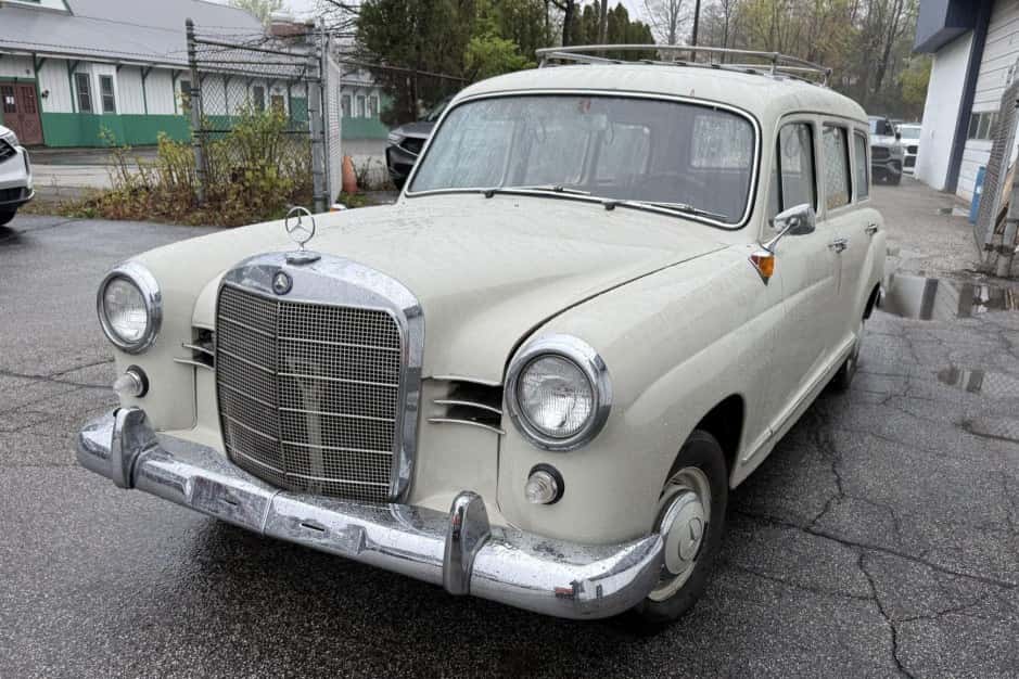 1961 Mercedes-Benz Ponton sold for $20,500