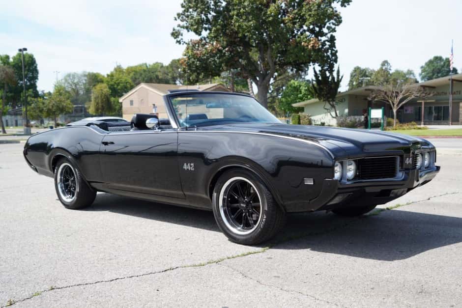 1969 Oldsmobile 442 sold for $32,250