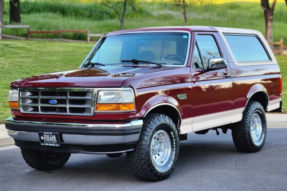 1993 Ford Bronco 4th-5th Generations 1987-1996 sold for $36,000