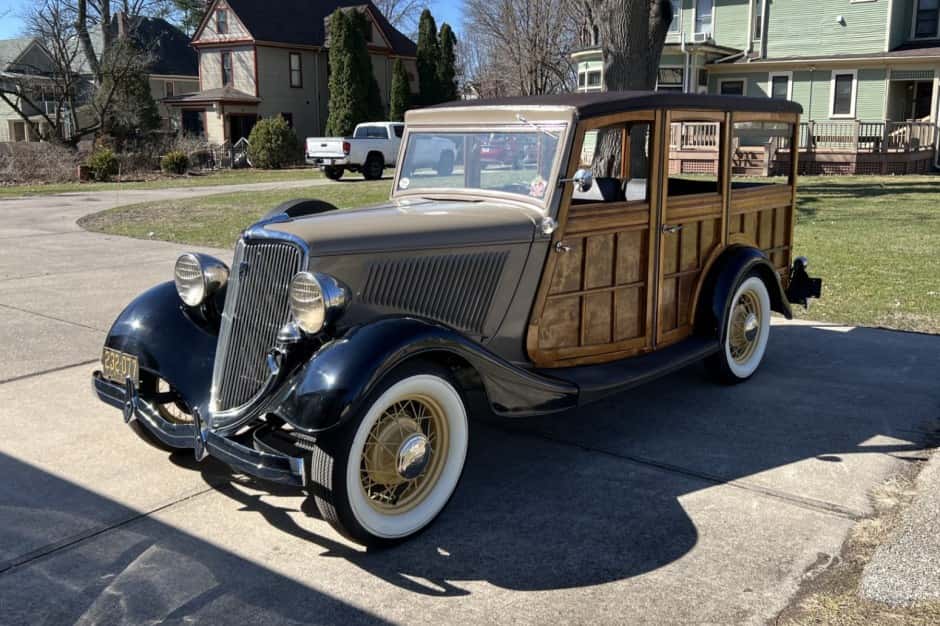 1934 Ford Model 18 & 40 V8 (1932-1934) sold for $28,000
