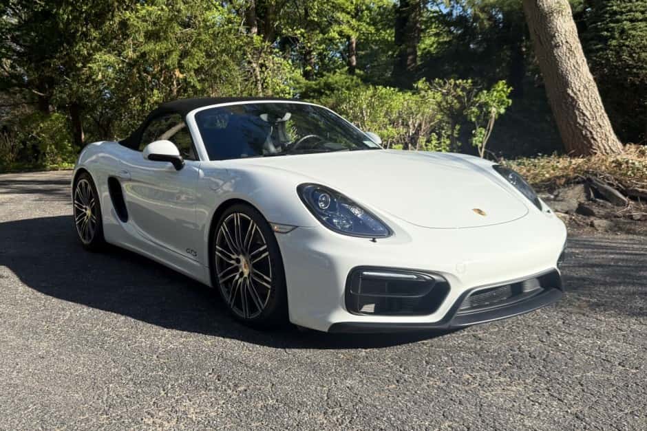 2016 Porsche 981 Boxster sold for $90,000
