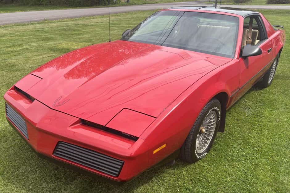 1982 Pontiac Firebird (3rd Generation – 1982-1992) sold for $12,500