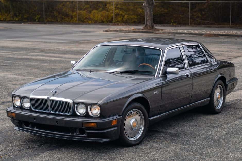 1989 Jaguar XJ40 XJ (1988-1994) sold for $11,000