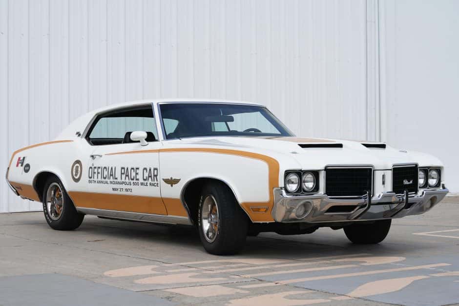 1972 Oldsmobile Hurst/Olds sold for $33,000