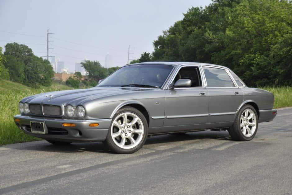 2002 Jaguar X308 XJR (1998-2003) sold for $8,600