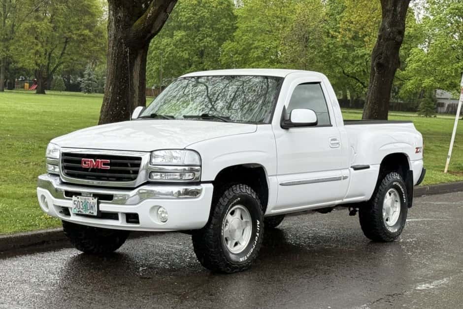 2004 GMC Sierra (GMT800 1999-2007) sold for $17,000