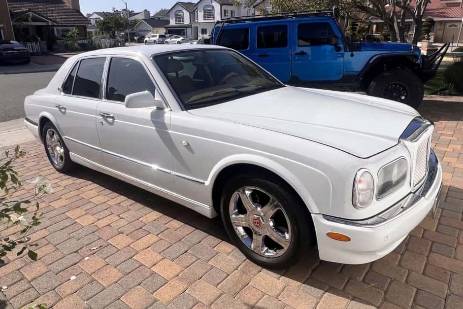 2000 Bentley Arnage sold for $15,000