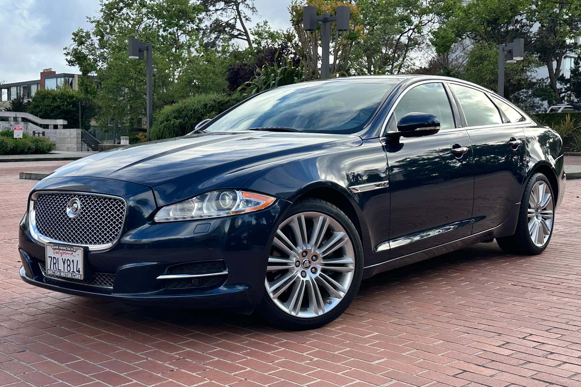 2011 Jaguar XJ sold for $10,888