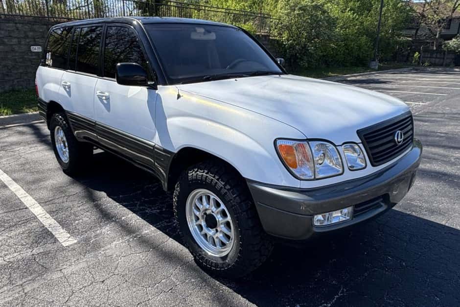 1998 Lexus LX470 sold for $10,250