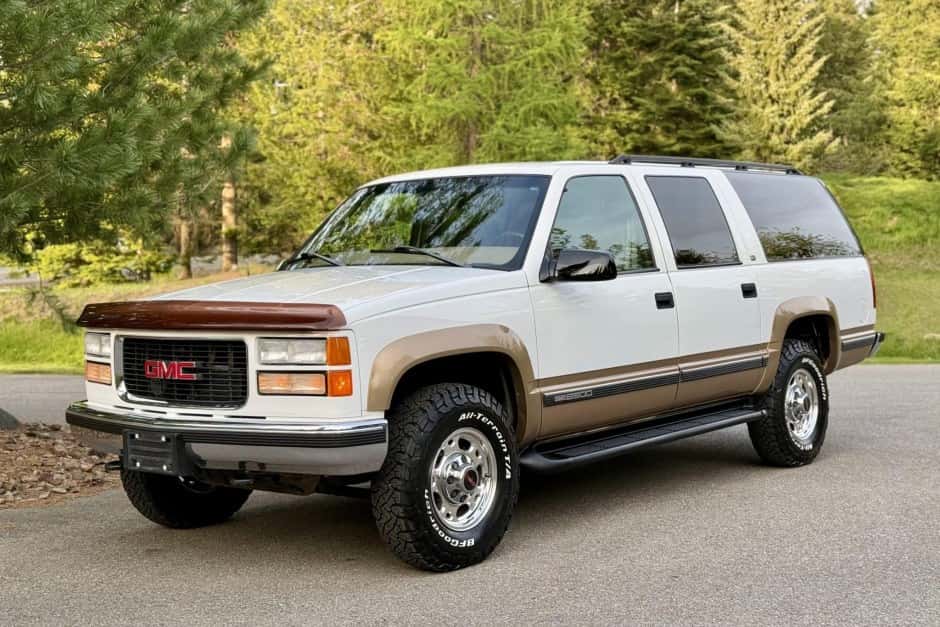 1999 GMC Suburban (GMT400 1992-1999) sold for $26,000