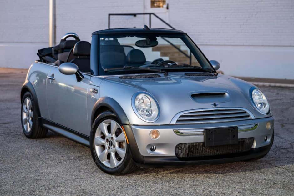 2006 Mini R52 Cooper Convertible sold for $10,099