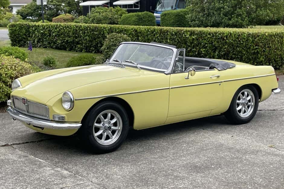 1977 MG MGB sold for $25,676