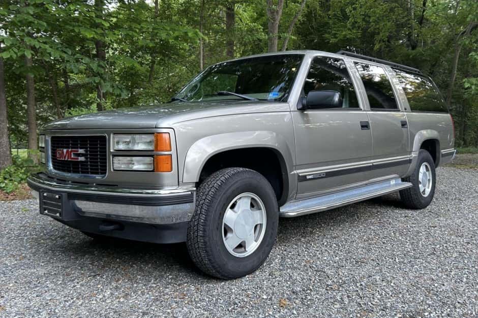 1999 GMC Suburban (GMT400 1992-1999) sold for $18,000