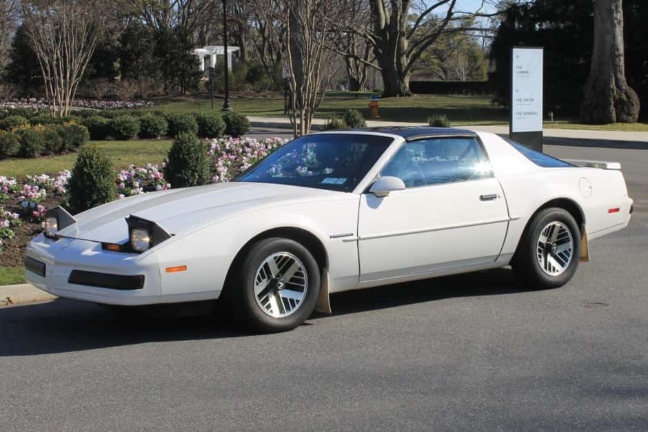 1989 Pontiac Firebird (3rd Generation – 1982-1992) sold for $6,000