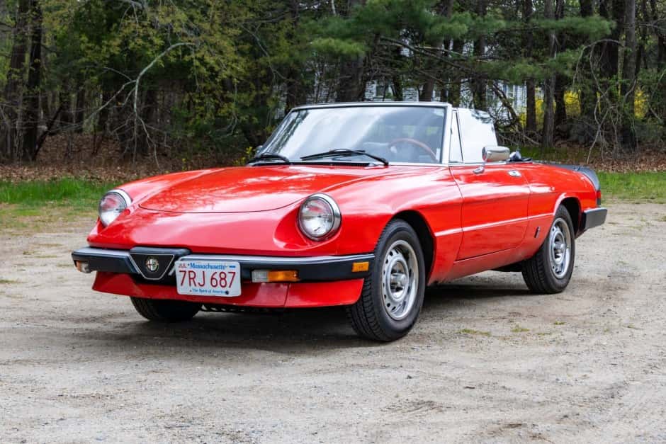 1985 Alfa Romeo 105/115 Spider Series 3 sold for $5,500