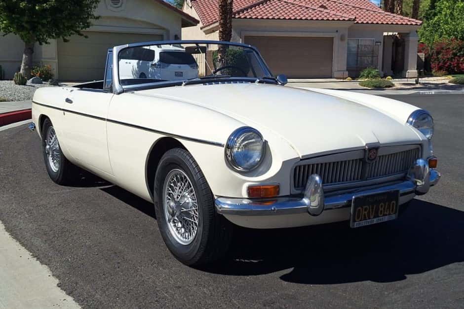 1964 MG MGB sold for $15,500