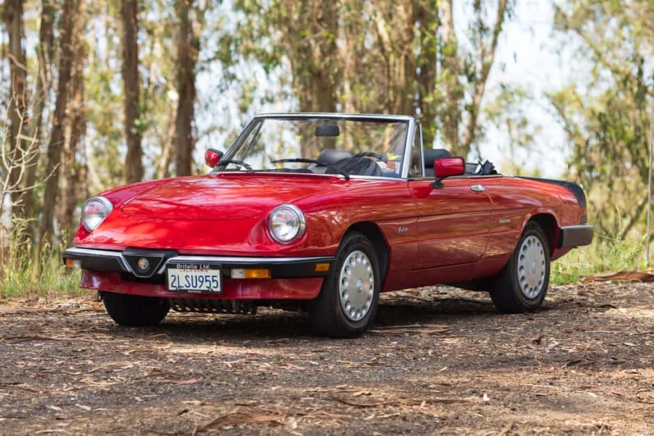 1989 Alfa Romeo 105/115 Spider Series 3 sold for $16,000