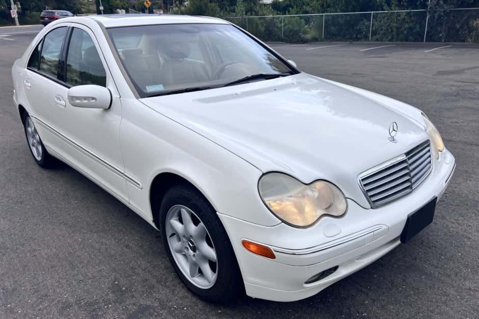 2002 Mercedes-Benz W203 C-Class sold for $5,760