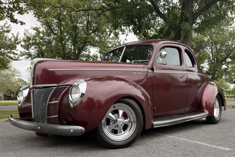 1940 Ford Standard, Deluxe, & Super Deluxe sold for $14,500