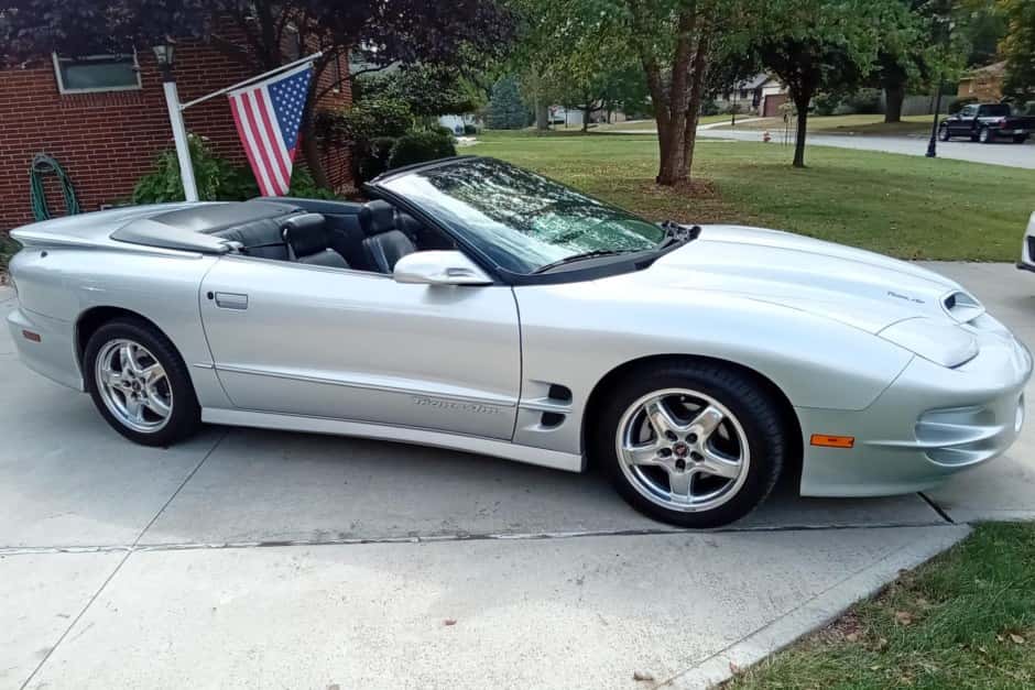 2002 Pontiac Firebird (4th Generation – 1993-2002) sold for $28,177