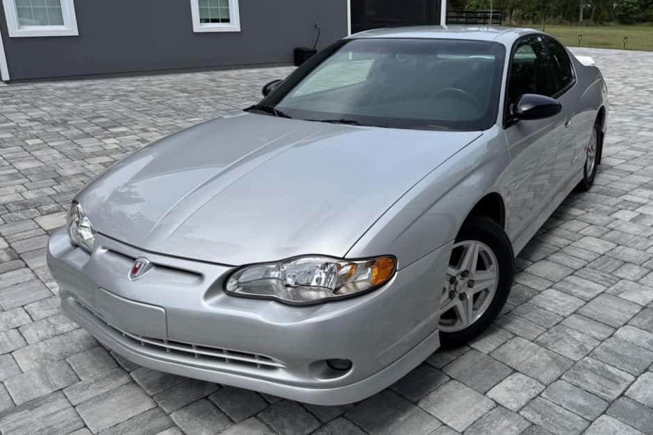 2002 Chevrolet Monte Carlo sold for $10,100