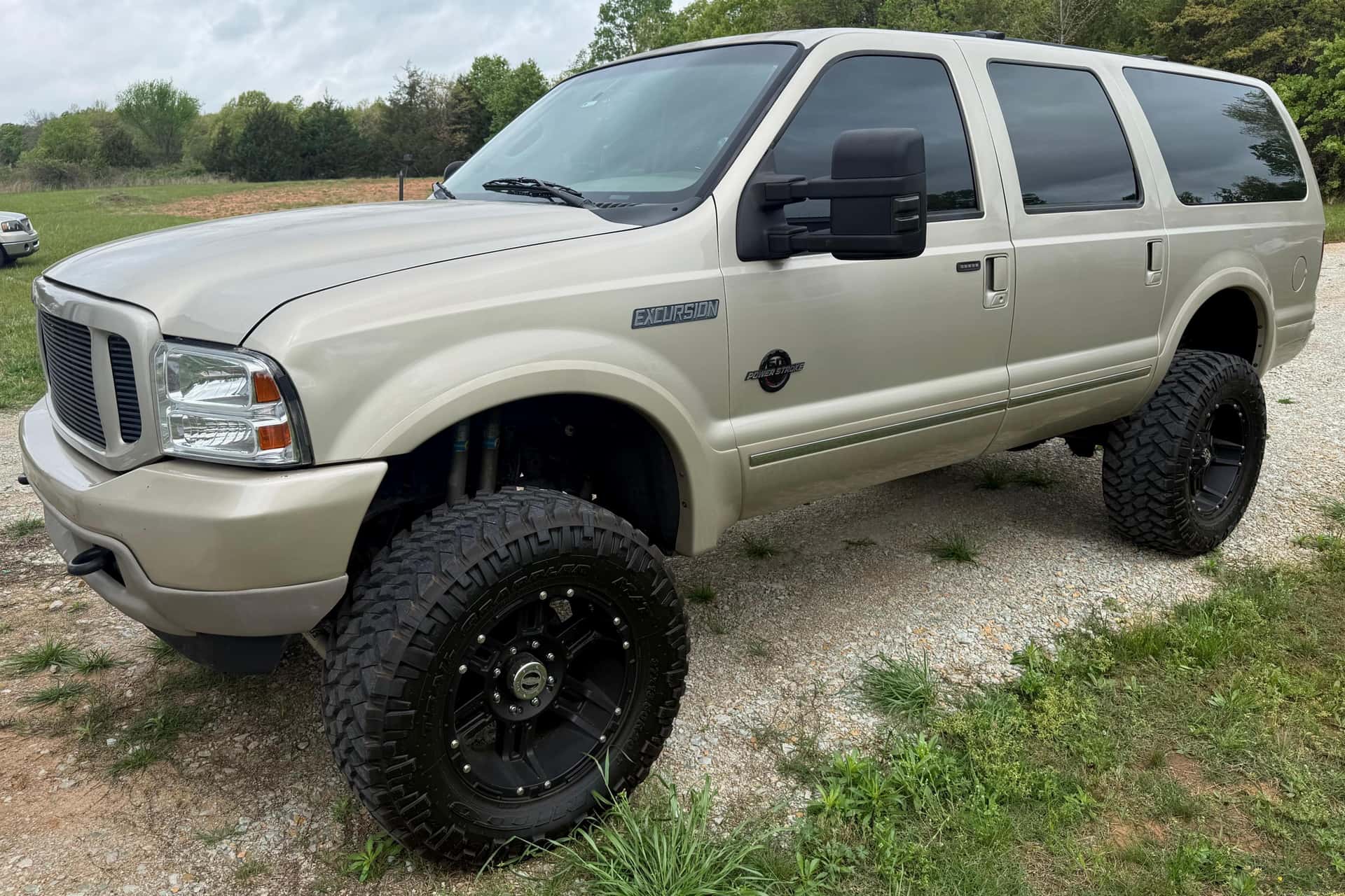 2004 Ford Excursion sold for $15,000
