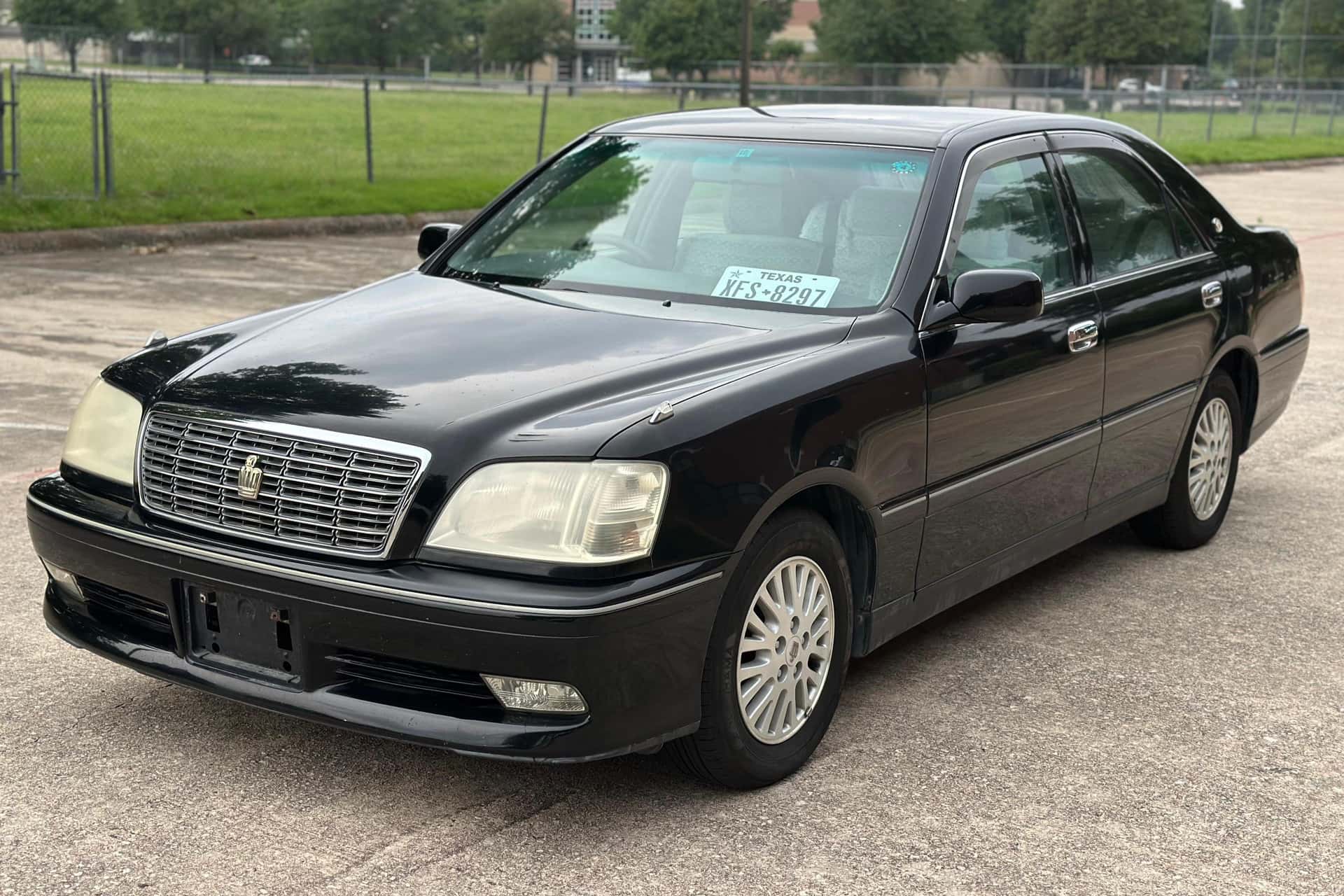 2000 Toyota Crown sold for $6,666