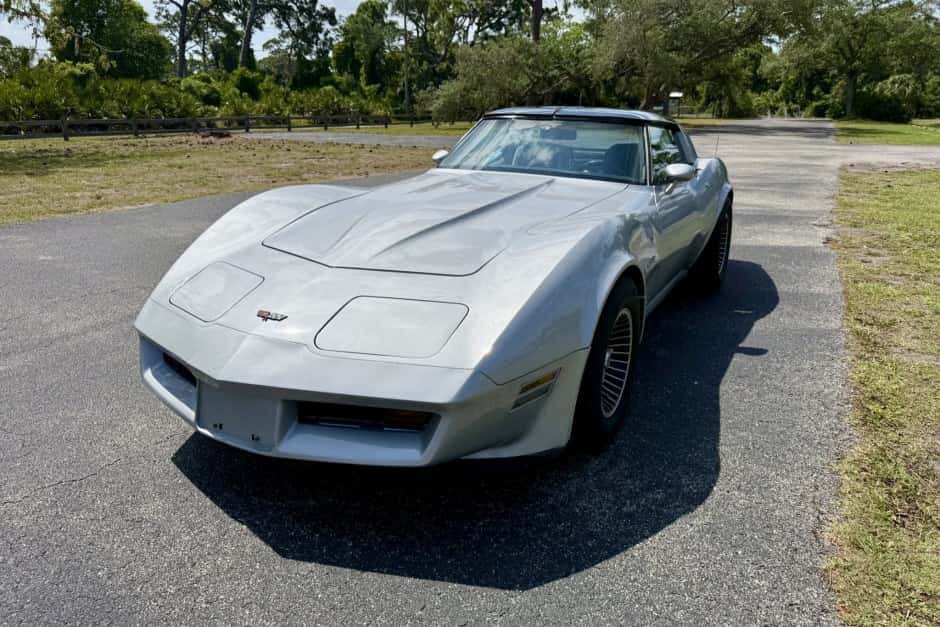 1982 Chevrolet Corvette C3 Coupe (1973-1982) sold for $7,800