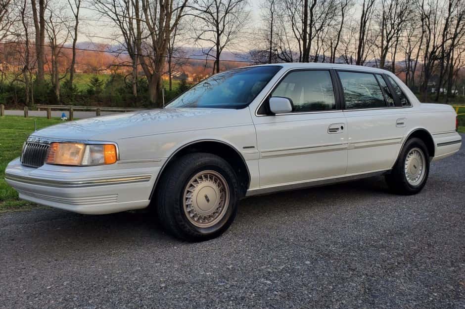 1992 Lincoln Continental (1988-1994) sold for $3,900