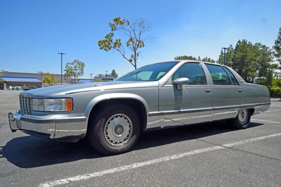 1994 Cadillac Fleetwood 1985-1996 sold for $10,750