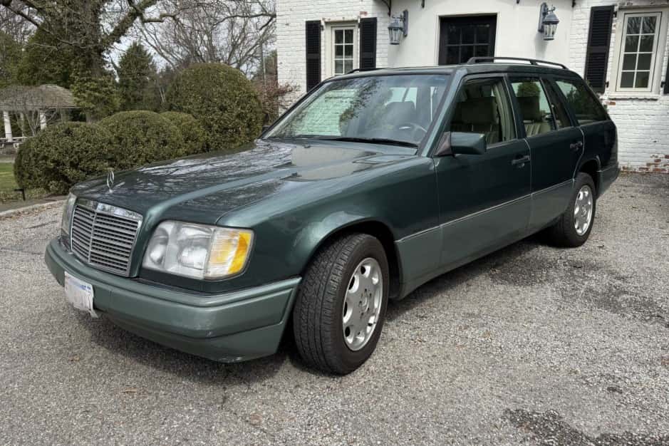 1994 Mercedes-Benz W124 E-Class sold for $10,250