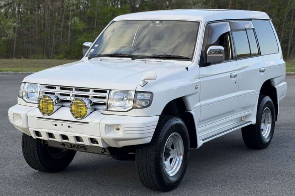 1999 Mitsubishi Pajero & Montero sold for $7,800