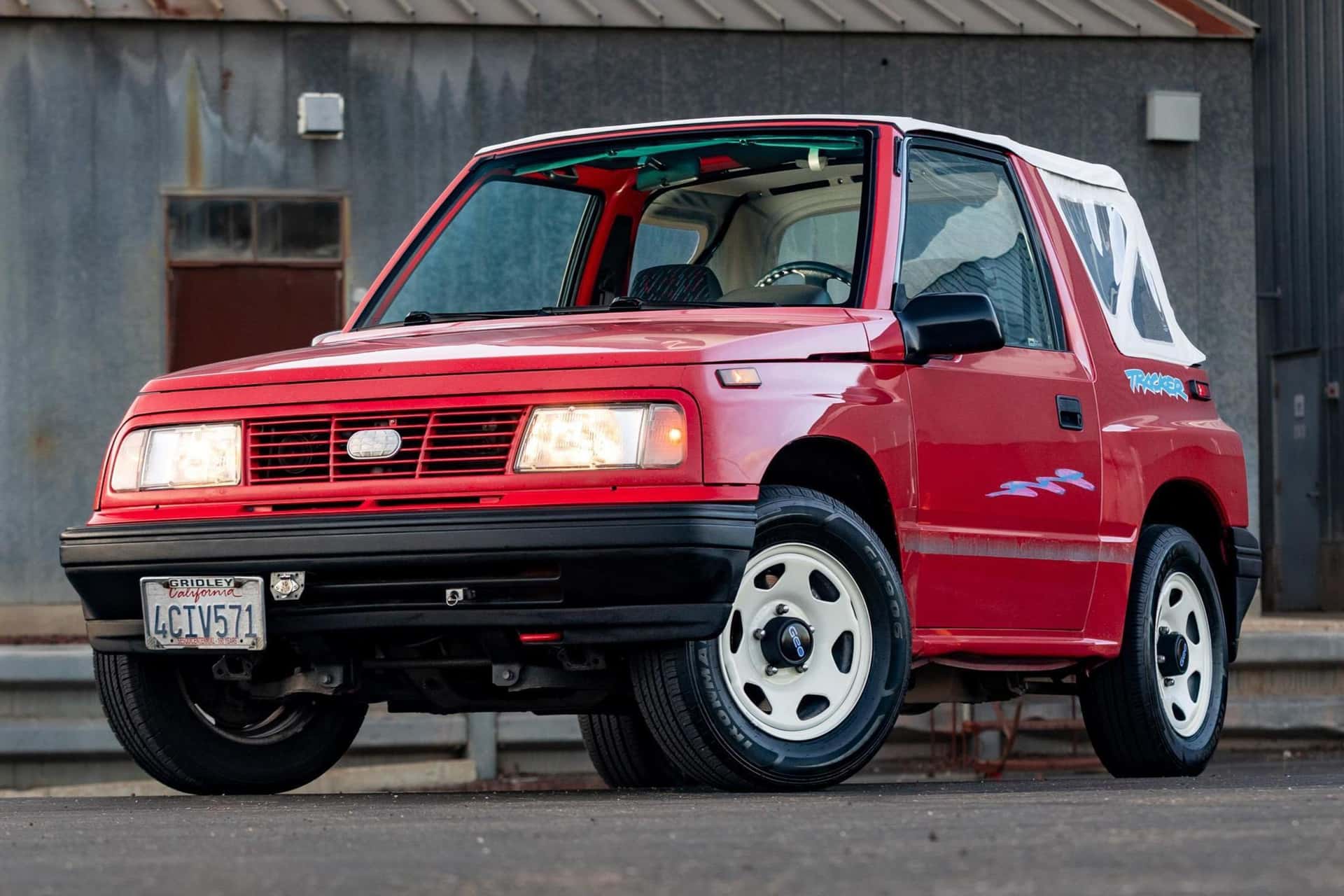 1995 Geo Tracker sold for $9,300