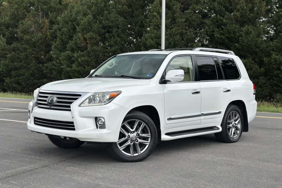 2015 Lexus LX570 sold for $29,250