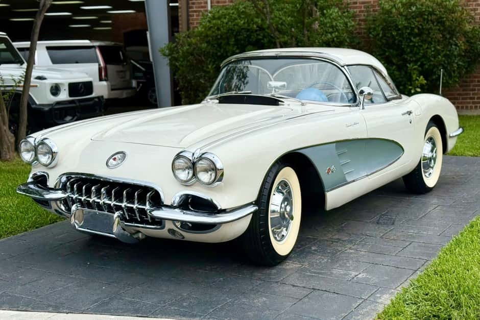 1960 Chevrolet Corvette C1 (1958-1960) sold for $54,300