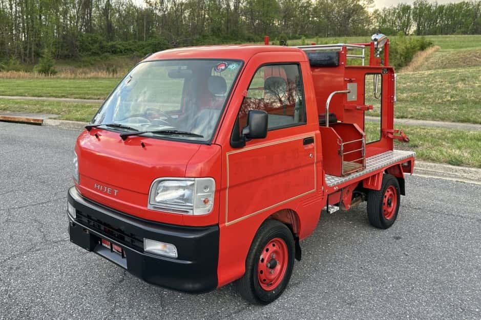 2000 Daihatsu Hijet sold for $8,450