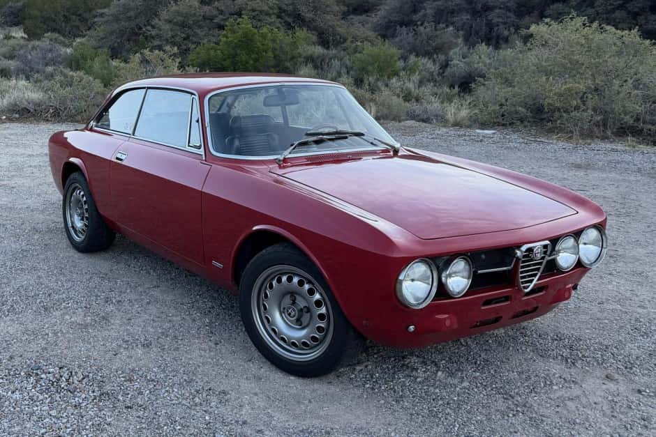 1974 Alfa Romeo 105/115 Series Coupe sold for $32,000