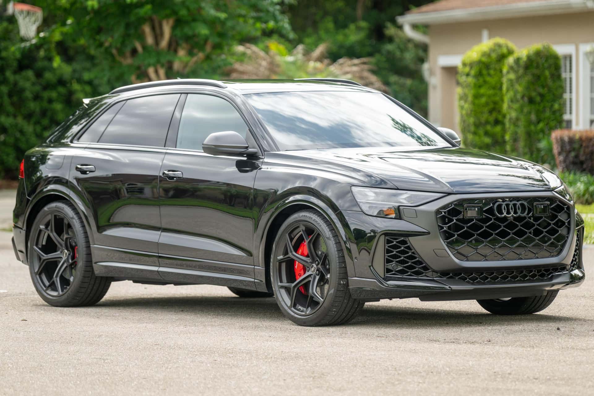 2025 Audi RS Q8 sold for $124,300