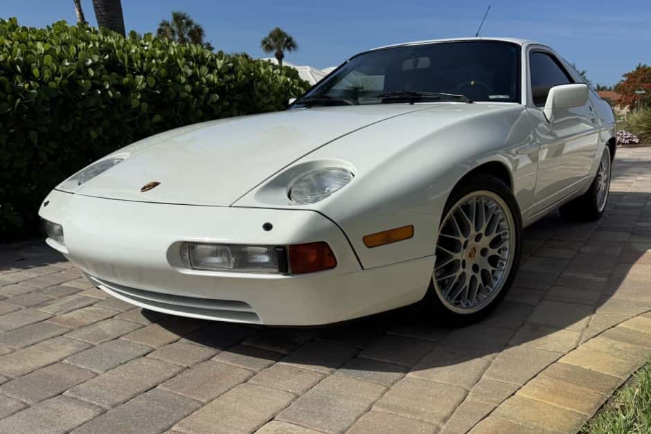1989 Porsche 928 sold for $30,000
